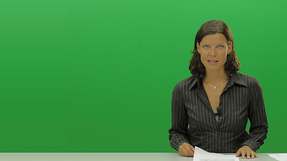 Greenscreen Clarissa Knorr as the Newscaster
