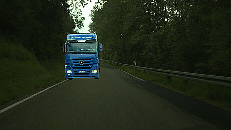 3D-Motortruck in the Background-Layer after the color-correction